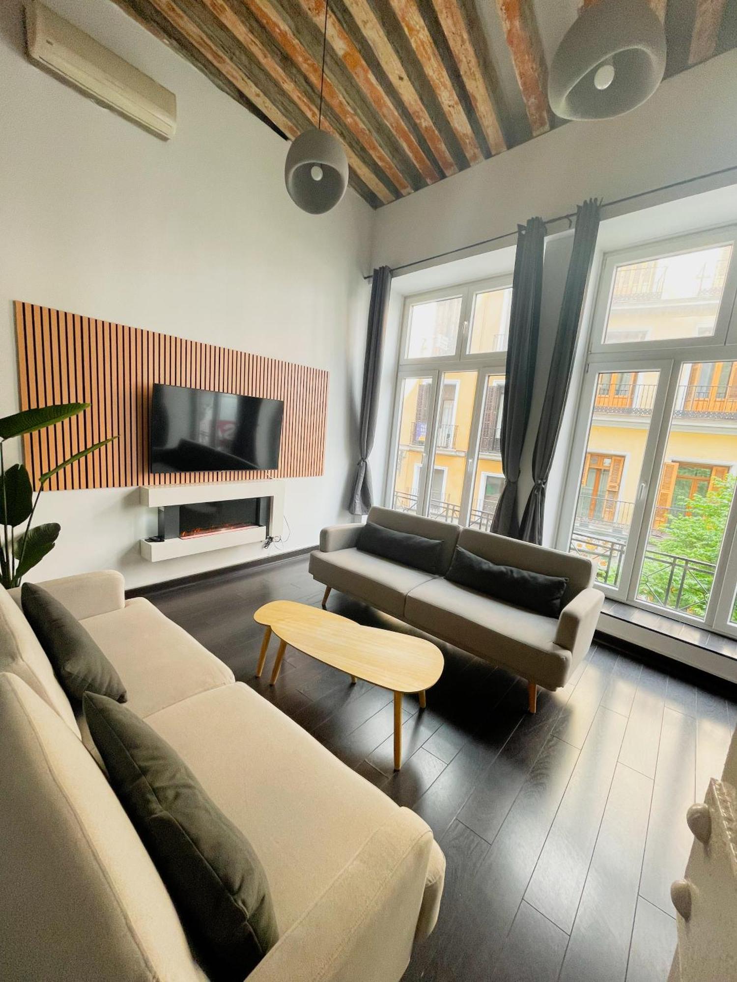 Carretas Duplex Exterior Derecha Appartement Madrid Buitenkant foto