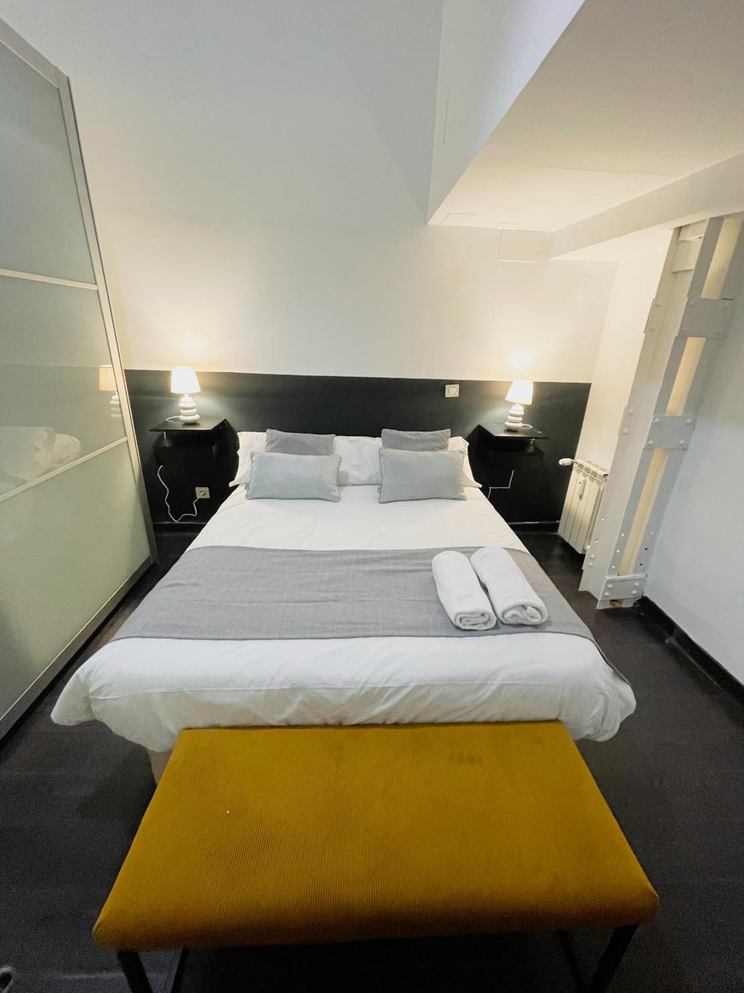 Carretas Duplex Exterior Derecha Appartement Madrid Buitenkant foto